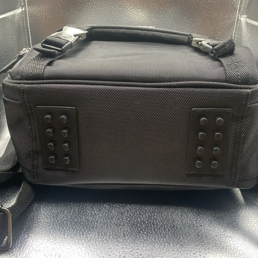 Nikon Black Nylon Padded Adjustable Shoulder Camera Bag with Dividers